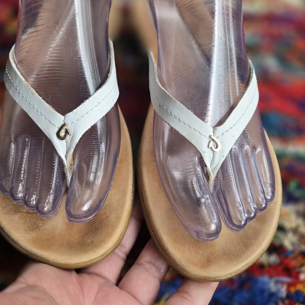 OluKai Honu White Leather Flip Flop Sandal Size 7 - Picture 3 of 15